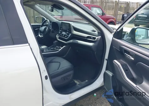 2021 Toyota Highlander Xle z USA, uszkodzony, nr VIN 5TDHZRBH7MS062420